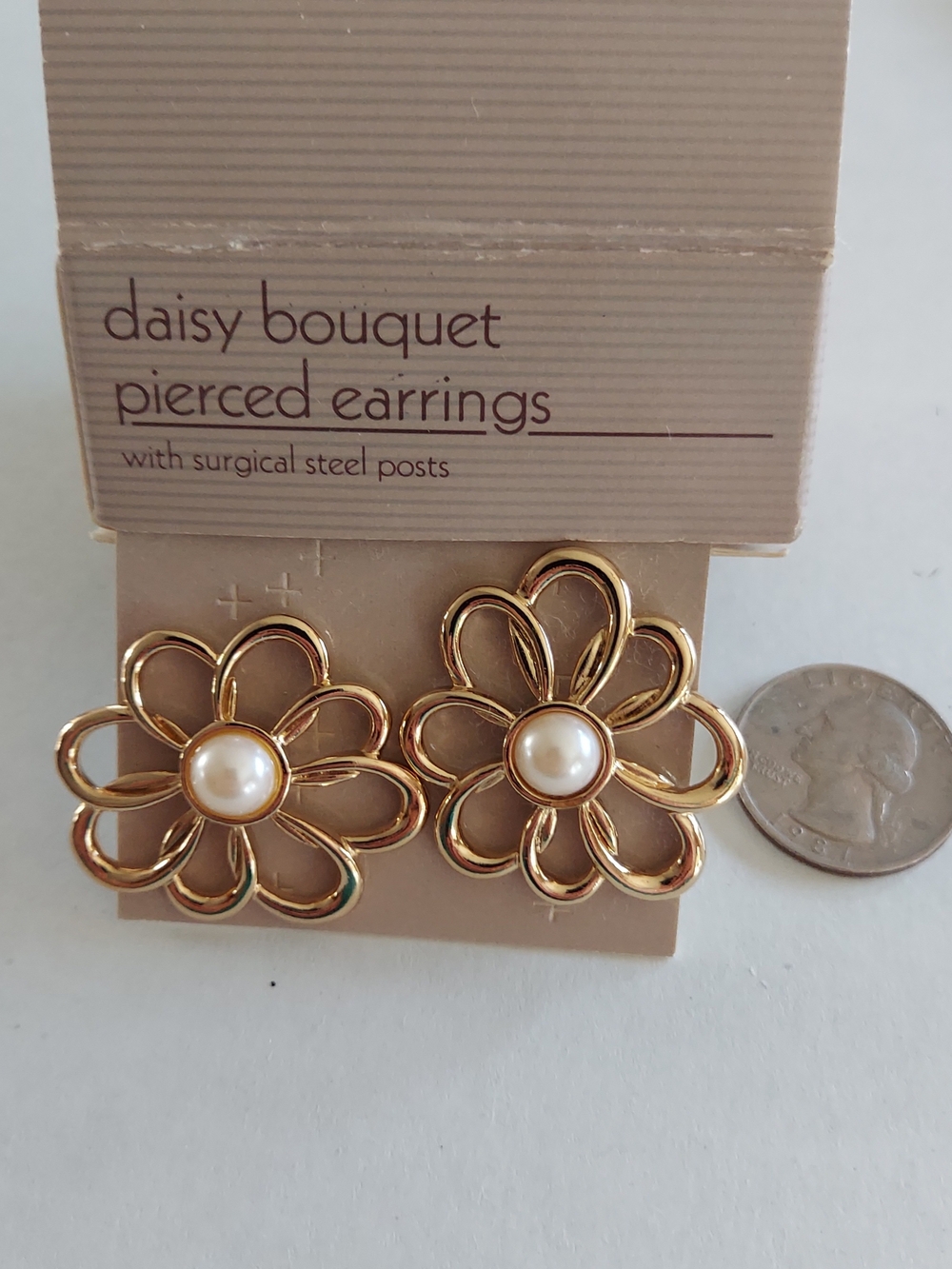 Vintage Avon Daisy Bouquet Gold Flower Earrings with Pearl Centers